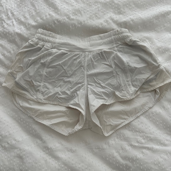 Lululemon white hotty hot shorts, 2.5' - Picture 1 of 2